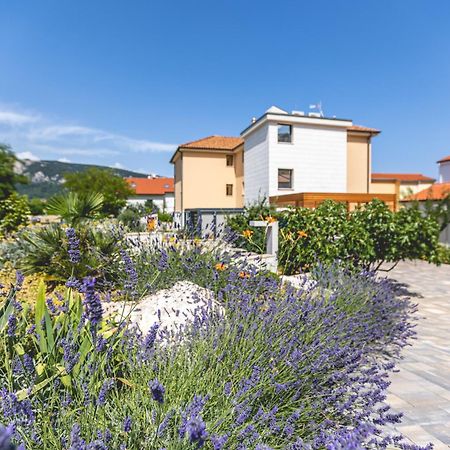 Vila Iris Baska Ngoại thất bức ảnh