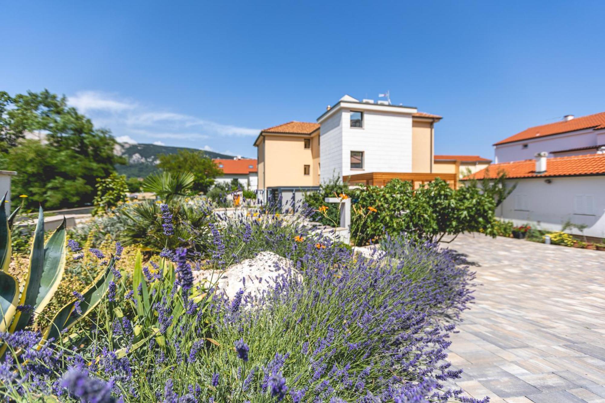 Vila Iris Baska Ngoại thất bức ảnh